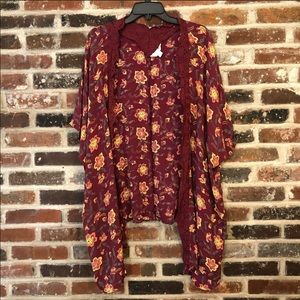 Sun & Shadow - NWOT Floral Maroon Kimono